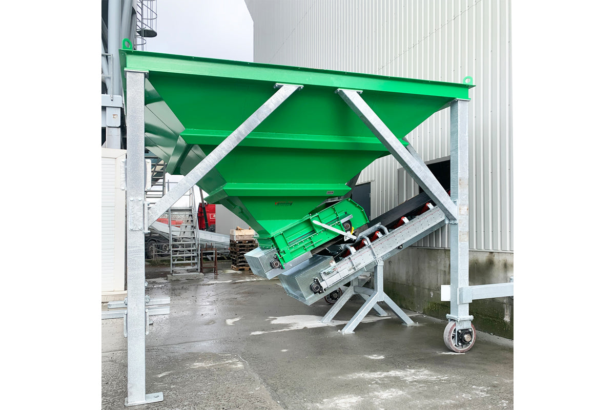 Material silo Movable with conveyor